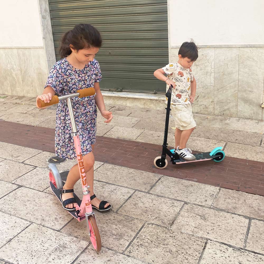 Story Party LED Scooter da Kick regolabile per bambini